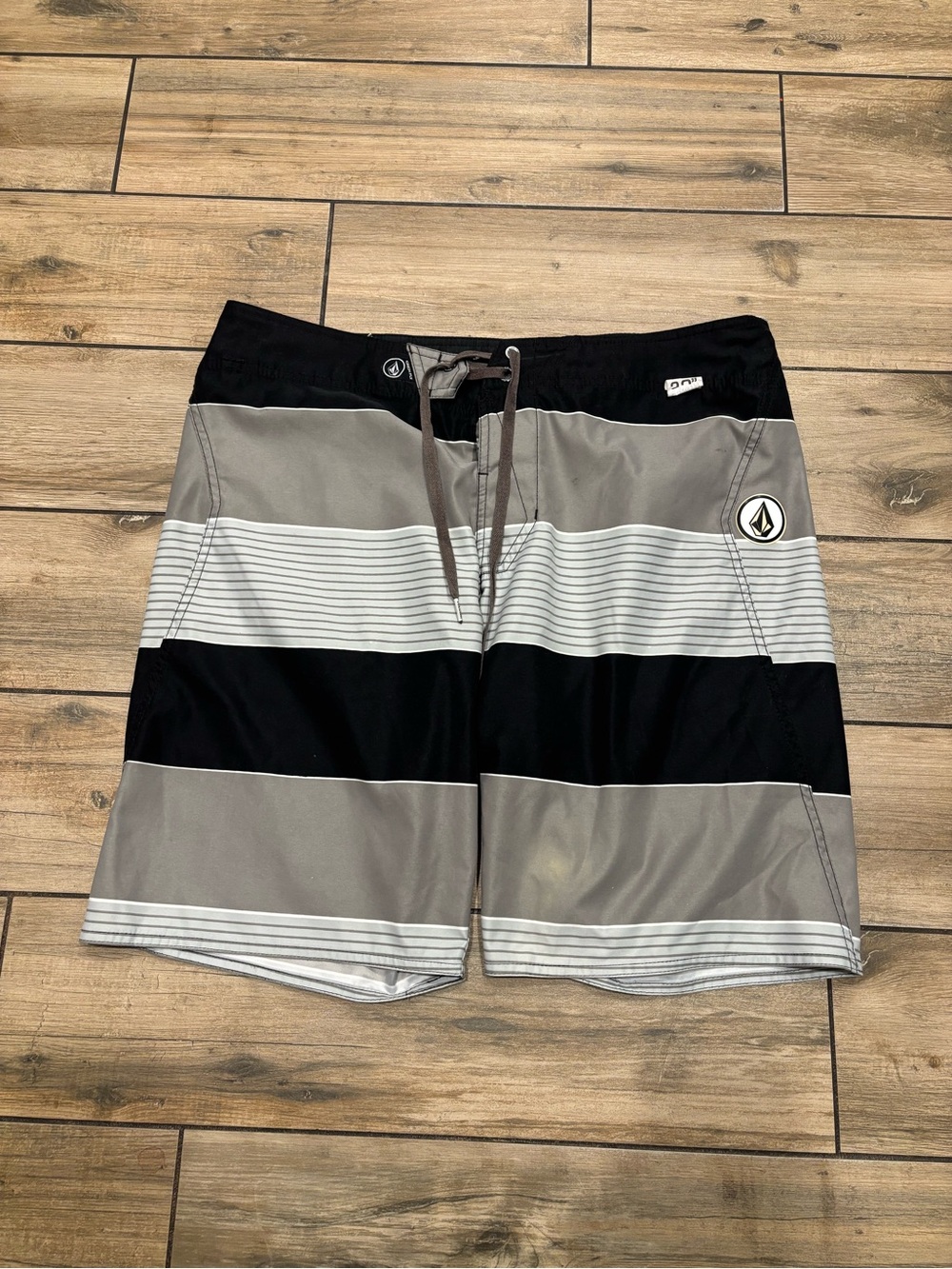Volcom Maguro Stripe Board Shorts Mens Size 36 Black Grey Swim Trunks V2S